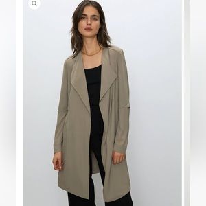 ARITZIA Babaton Flowy Light Weight Satin Trench Coat